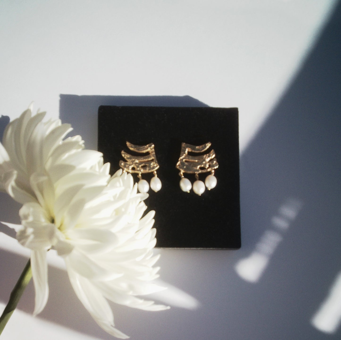 The Eternal Luck Earrings in Gold